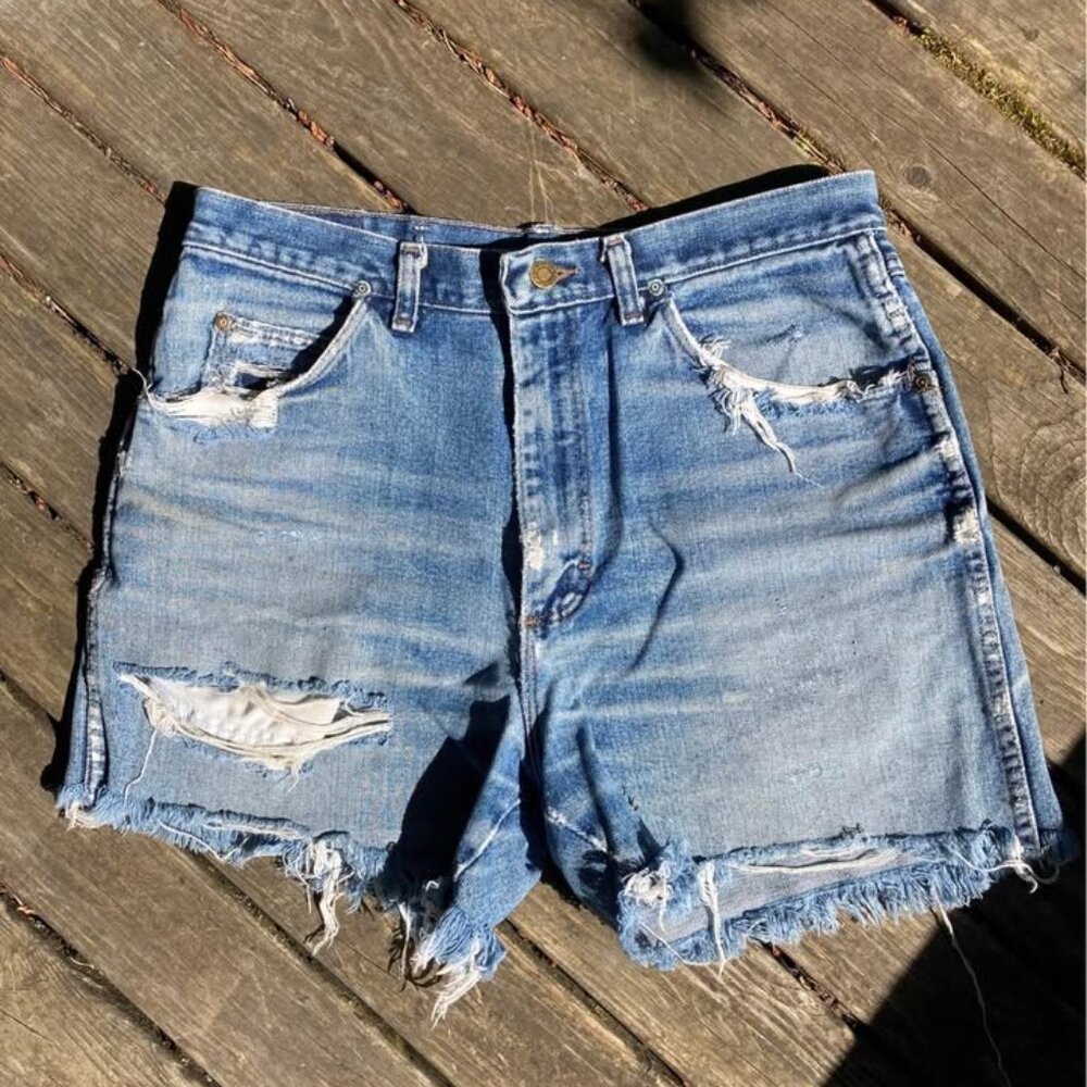 Vintage Wrangler daisy dukes cut off shorts 32" waist